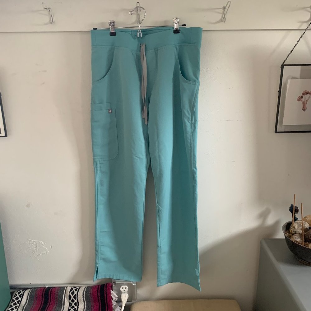Figs Seaglass Catarina Kade Cargo Scrub Pants (Size Medium)